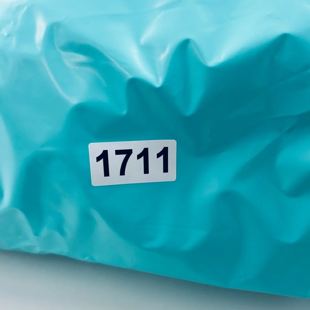 NWOT QUINCE Premium Down Alternative Pillow Firm Standard 1711